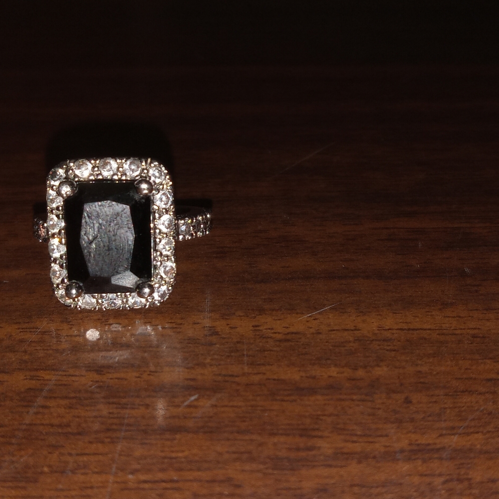 Sophisticated Black and Silver Women's Ring